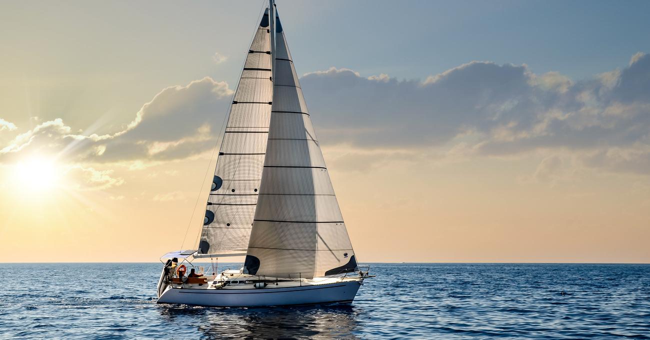 Catamaran Sailboat Vs Pontoon | Life of Sailing