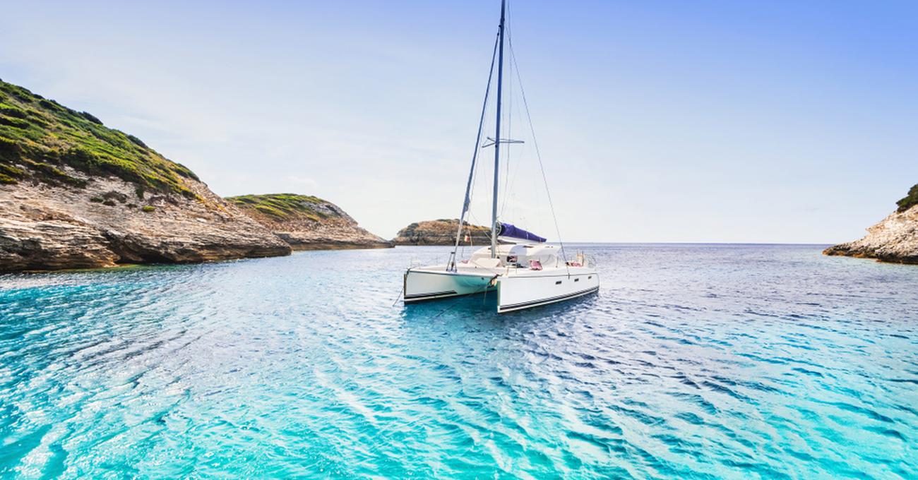 What Is A Catamaran Boat? (And What It Looks Like) | Life of Sailing