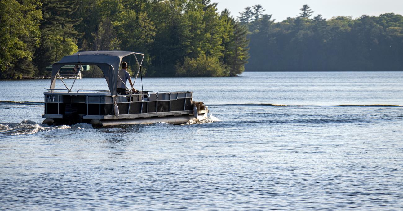 How To Calculate Buoyancy Of A Pontoon Boat | Life of Sailing