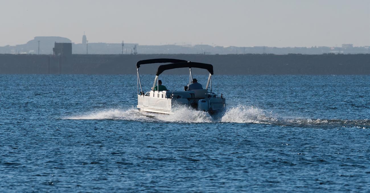 How To Launch A Pontoon Boat | Life of Sailing