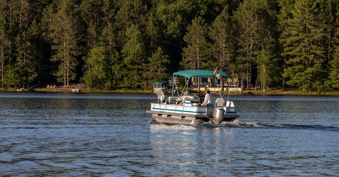 Where Is The Gas Tank On A Pontoon Boat? | Life of Sailing