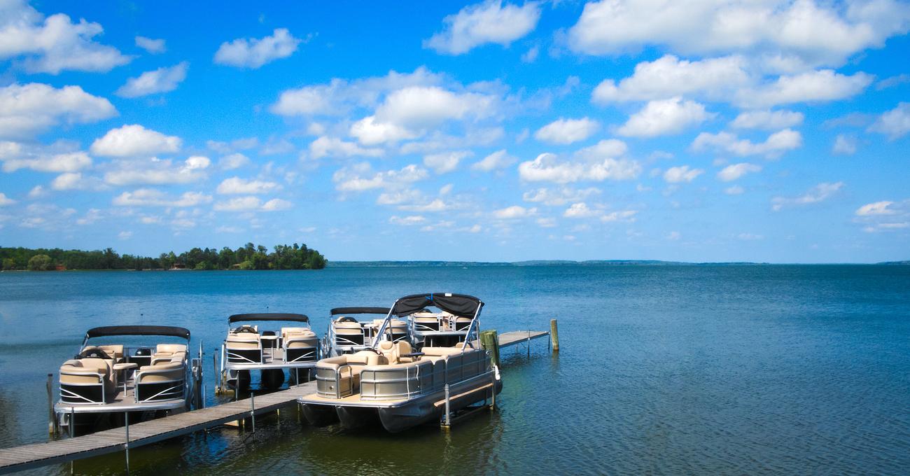 How To Dock A Pontoon Boat | Life of Sailing