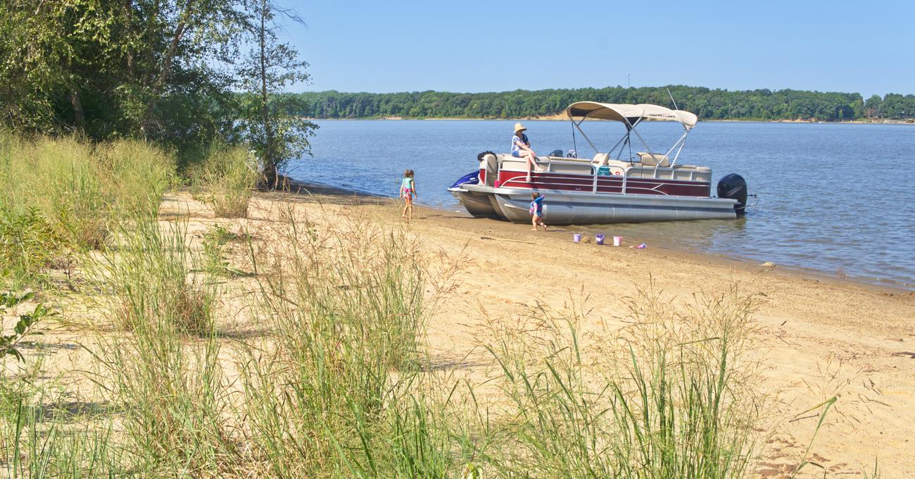 How To Store A Pontoon Boat Without A Trailer | Life of Sailing