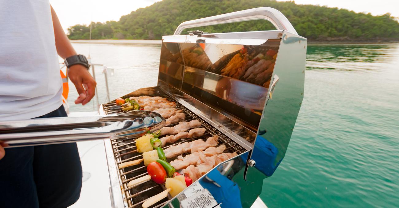 Best Grills For Pontoon Boats | Life of Sailing